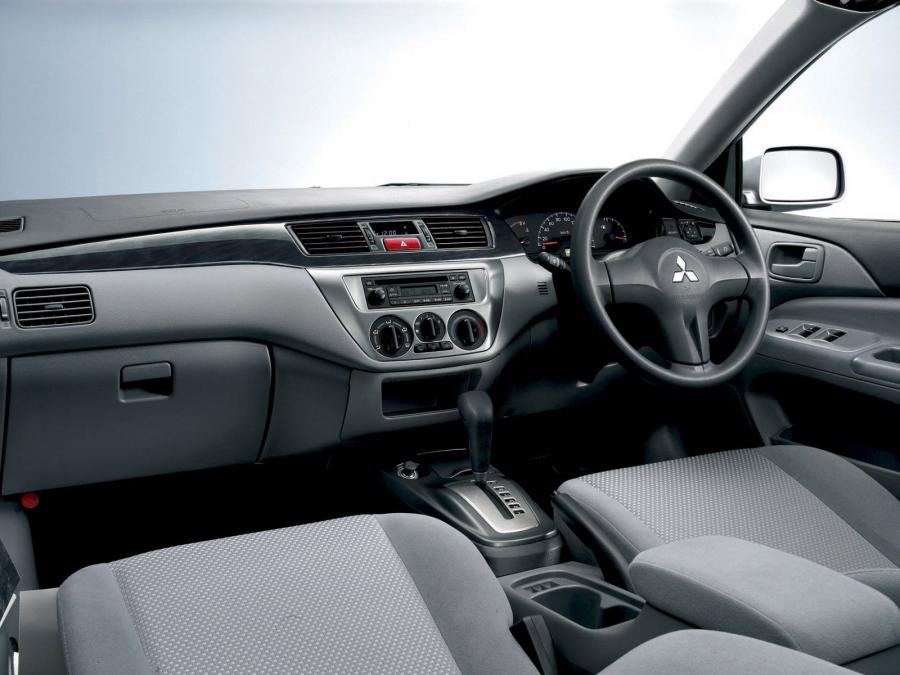  Mitsubishi Lancer MX-E 2010 года  (JP) (фото 3 из 8)